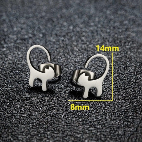 Gold Cat-Shaped Stud Earrings โ Cute & Minimalist! - Picture 3 of 3